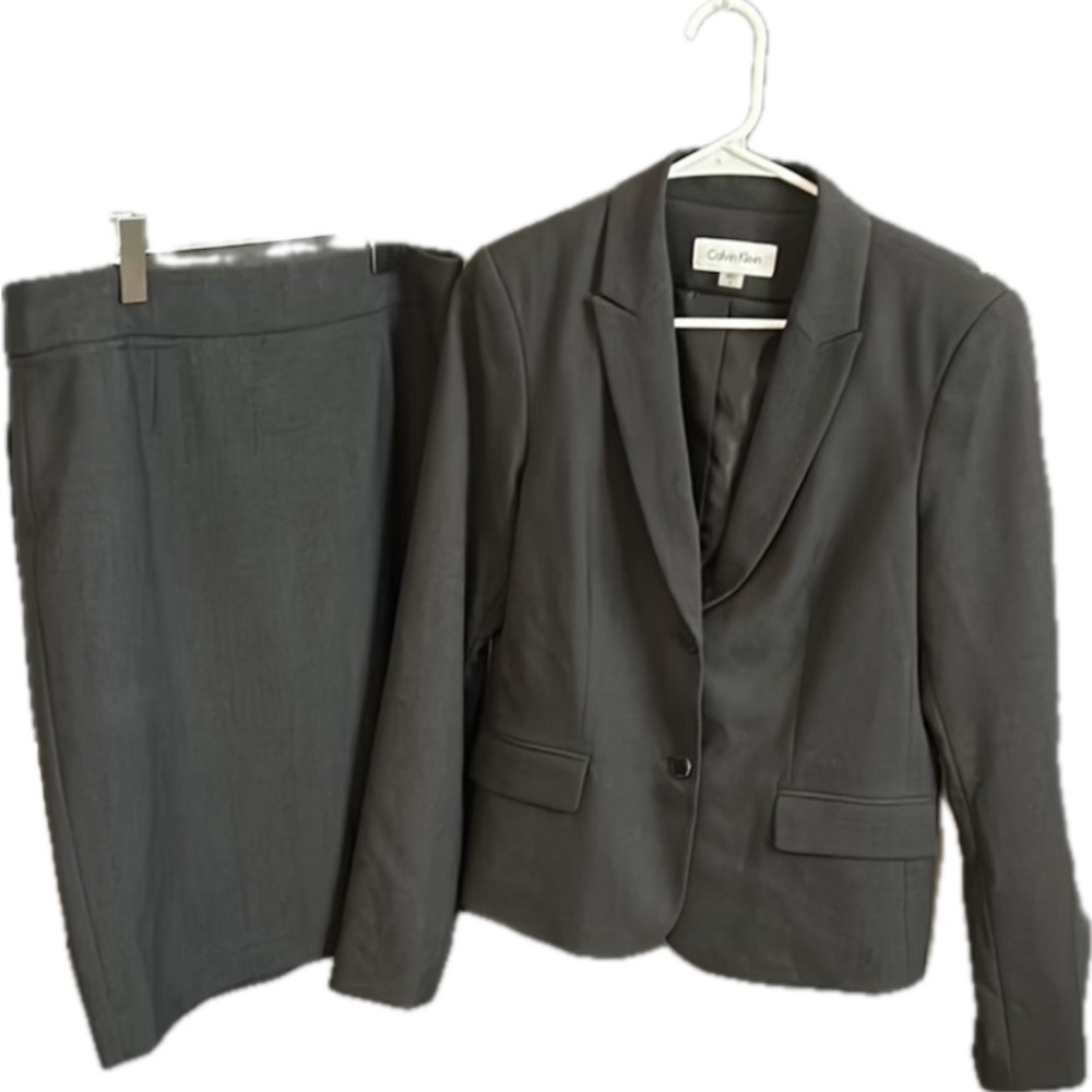 New Calvin Klein women’s suit Size 8 Blazer and skirt business office work